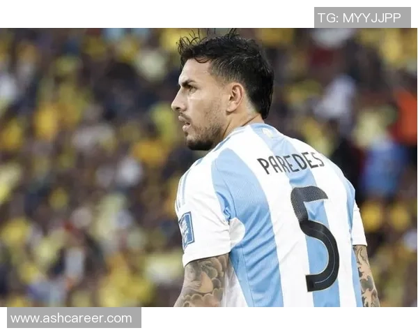 足球场上撞人的球星引发争议和热议 究竟是谁导致了这场冲突的发生