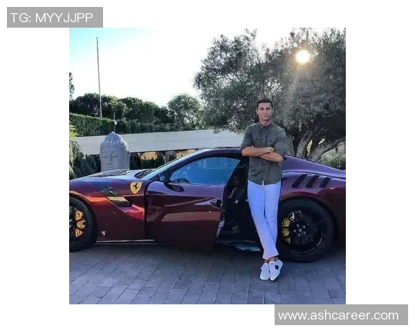 C罗与足球明星们的豪车之选:从跑车到豪华SUV展现非凡品味 C罗与足球明星们的豪车之选:从跑车到豪华SUV展现非凡品味